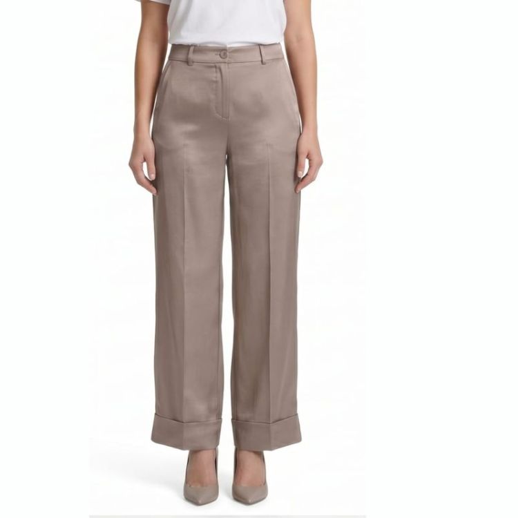  light taupe