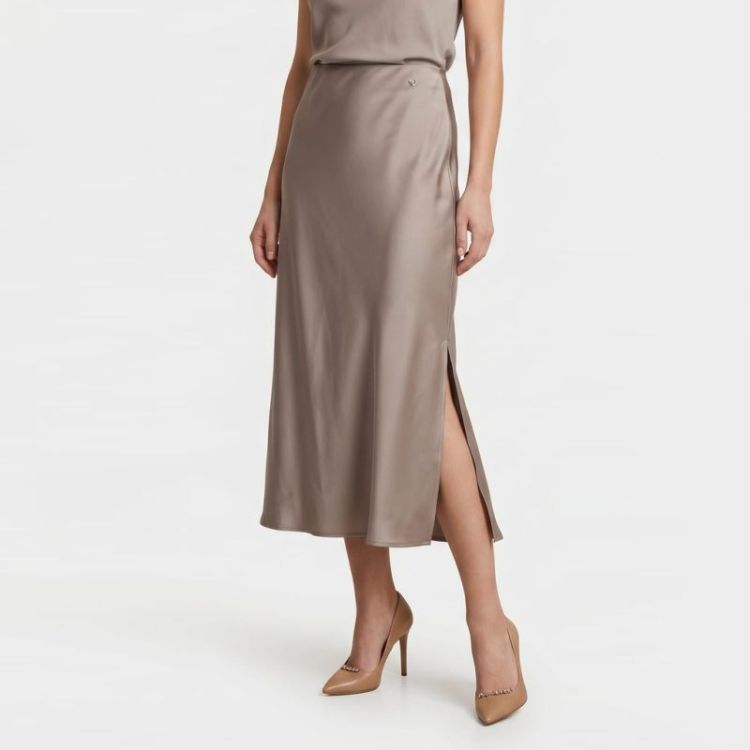  light taupe